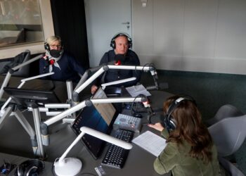 Kielce. Punkty Widzenia. Jadwiga Zapała – specjalista ds. promocji i zdrowia w Świętokrzyskim Centrum Onkologii Dr Grzegorz Szymański – pulmonolog z Wojewódzkiego Szpitala Specjalistycznego w Czerwonej Górze / Karol Żak / Radio Kielce