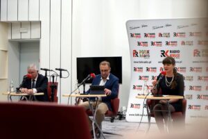 Studio Polityczne. Na zdjęciu: Krzysztof Lipiec - PiS, Krzysztof Sławiński - PO, Magdalena Fogiel - Litwinek - Kukiz'15 / Karol Żak / Radio Kielce