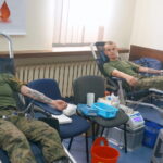 Żołnierze z Bukówki rozpoczęli akcję "Sto litrów krwi na stulecie odzyskania niepodległości" / Marcin Różyc / Radio Kielce