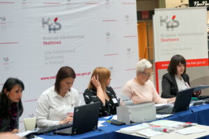 Eksperci bezpłatnie pomagali wypełnić roczne zeznania podatkowe / Michał Kita / Radio Kielce