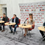 Studio Polityczne Radia Kielce. Od lewej: Jarosław Rusiecki, PiS, Maciej Kmita, PO, Karol Kliś, PSL, Magdalena Fogiel-Litwinek, Stowarzyszenie Kukiz'15, Piotr Kopacz, Nowoczesna / Kamil Król / Radio Kielce
