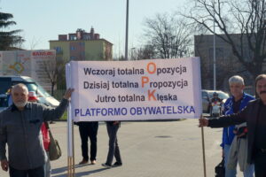 Wyjazd do Warszawy uczestników obchodów 8. rocznicy katastrofy smoleńskiej / Michał Kita / Radio Kielce