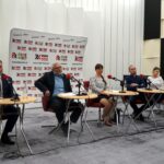 Studio Polityczne. Na zdjęciu: Marek Kwitek - poseł PiS, Lucjan Pietrzczyk - PO, Magdalena Fogiel-Litwinek - Kukiz'15, Paweł Garbuzik - PSL, Kamila Wojda - Nowoczesna / Karol Żak / Radio Kielce