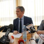 Kielce. Przekazanie do 28 szkół robotów służących do nauki programowania. Na zdjęciu: Adam Jarubas - marszałek województwa świętokrzyskiego / Marcin Różyc / Radio Kielce