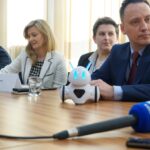 Kielce. Przekazanie do 28 szkół robotów służących do nauki programowania / Marcin Różyc / Radio Kielce