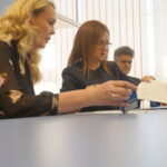 Rozdanie promes na remont dróg / Marcin Różyc / Radio Kielce