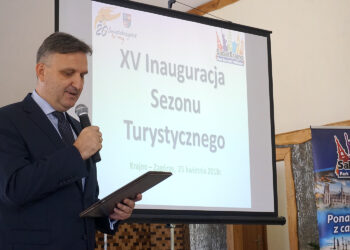 Samorządowcy, przedstawiciele biur turystycznych i przedsiębiorcy z branży rozpoczęli sezon turystyczny w regionie świętokrzyskim. Na zdjęciu: Jacek Kowalczyk, prezes Regionalnej Organizacji Turystycznej Województwa Świętokrzyskiego / Stanisław Blinstrub / Radio Kielce