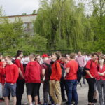 Uczniowie i nauczyciele z kieleckiego Zespołu Szkół Elektrycznych uformowali żywą flagę Polski / Mateusz Kaczmarczyk / Radio Kielce