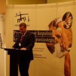 Geolodzy i archeolodzy w Krzemionkach na konferencji dotyczącej dziedzictwa i historii górnictwa / Emilia Sitarska / Radio Kielce