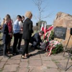 8. rocznica katastrofy smoleńskiej. Na kieleckiej Grabinie odbyły się miejskie uroczystości upamiętniające ofiary tej tragedii / Marzena Mąkosa / Radio Kielce