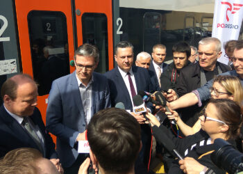 Konferencja prasowa dotycząca uruchomienia połączeń kolejowych Kielce - Busko-Zdrój / Wiktor Dziarmaga / Radio Kielce