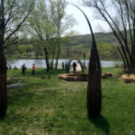 Obchody Dnia Ziemi w Centrum Edukacji i Kultury „Szklany Dom” w Ciekotach. Jedną z największych atrakcji były warsztaty wyplatania wiklinowych konstrukcji prowadzone przez artystę Jana Sajdaka / Karol Żak / Radio Kielce