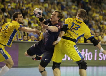 25.11.2017 Kielce. Piłka ręczna. Liga Mistrzów. Mecz PGE VIve Kielce - Paris Saint - Germain Handball. Sander Sagosen / Jarosław Kubalski / Radio Kielce