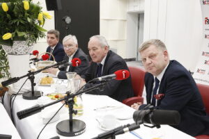 02.04.2018 Studio Polityczne w Radiu Kielce. Wiceprzewodniczący Sejmiku Województwa Świętokrzyskiego Andrzej Pruś, poseł Krzysztof Lipiec, poseł Kazimierz Kotowski i senator Jarosław Rusiecki / Jarosław Kubalski / Radio Kielce