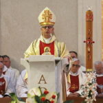 08.04.2018 Kielce. Niedziela Miłosierdzia. Msza w Sanktuarium Miłosierdzia Bożego na Czarnowie. Biskup Jan Piotrowski / Jarosław Kubalski / Radio Kielce