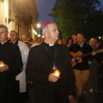 20.04.2018 Kielce. Ulicami miasta przeszła Droga Światła. Biskup Jan Piotrowski / Jarosław Kubalski / Radio Kielce