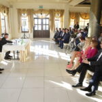 22.04.2018 Mniów. Minister Rolnictwa i Rozwoju Wsi Krzysztof Jurgiel spotkał się z mieszkańcami. Mówi poseł Krzysztof Lipiec / Jarosław Kubalski / Radio Kielce