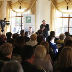 22.04.2018 Mniów. Minister Rolnictwa i Rozwoju Wsi Krzysztof Jurgiel spotkał się z mieszkańcami / Jarosław Kubalski / Radio Kielce