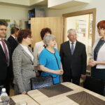 22.04.2018 Starachowice. Minister resortu Rodziny, Pracy i Polityki Społecznej Elżbieta Rafalska odwiedziła środowiskowy dom samopomocy przy ulicy Batalionów Chłopskich / Jarosław Kubalski / Radio Kielce