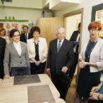 22.04.2018 Starachowice. Minister resortu Rodziny, Pracy i Polityki Społecznej Elżbieta Rafalska odwiedziła środowiskowy dom samopomocy przy ulicy Batalionów Chłopskich / Jarosław Kubalski / Radio Kielce