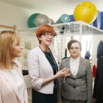 22.04.2018 Starachowice. Minister resortu Rodziny, Pracy i Polityki Społecznej Elżbieta Rafalska odwiedziła środowiskowy dom samopomocy przy ulicy Batalionów Chłopskich / Jarosław Kubalski / Radio Kielce