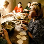 23.04.2018 Kielce. Fundacja Szansa dla Niewidomych uczy osoby niewidome gotowania w restauracji Wegemania / Jarosław Kubalski / Radio Kielce