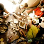 23.04.2018 Kielce. Fundacja Szansa dla Niewidomych uczy osoby niewidome gotowania w restauracji Wegemania / Jarosław Kubalski / Radio Kielce