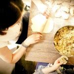 23.04.2018 Kielce. Fundacja Szansa dla Niewidomych uczy osoby niewidome gotowania w restauracji Wegemania / Jarosław Kubalski / Radio Kielce