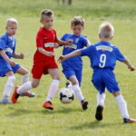 24.04.2018 Ćmińsk. Turniej piłki nożnej „Z podwórka na stadion o Puchar Tymbarku”. Mecz Hetmanik Włoszczowa - Neptun Końskie / Jarosław Kubalski / Radio Kielce