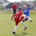 24.04.2018 Ćmińsk. Turniej piłki nożnej „Z podwórka na stadion o Puchar Tymbarku”. Mecz Hetmanik Włoszczowa - Neptun Końskie / Jarosław Kubalski / Radio Kielce