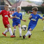 24.04.2018 Ćmińsk. Turniej piłki nożnej „Z podwórka na stadion o Puchar Tymbarku”. Mecz Hetmanik Włoszczowa - Neptun Końskie / Jarosław Kubalski / Radio Kielce