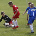 24.04.2018 Ćmińsk. Turniej piłki nożnej „Z podwórka na stadion o Puchar Tymbarku”. Mecz Hetmanik Włoszczowa - Neptun Końskie / Jarosław Kubalski / Radio Kielce