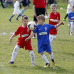 24.04.2018 Ćmińsk. Turniej piłki nożnej „Z podwórka na stadion o Puchar Tymbarku”. Mecz Hetmanik Włoszczowa - Neptun Końskie / Jarosław Kubalski / Radio Kielce