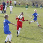 24.04.2018 Ćmińsk. Turniej piłki nożnej „Z podwórka na stadion o Puchar Tymbarku”. Mecz Hetmanik Włoszczowa - Neptun Końskie / Jarosław Kubalski / Radio Kielce