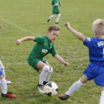 24.04.2018 Ćmińsk. Turniej piłki nożnej „Z podwórka na stadion o Puchar Tymbarku”. Mecz AMO Kielce - Hetmanik Włoszczowa / Jarosław Kubalski / Radio Kielce