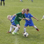 24.04.2018 Ćmińsk. Turniej piłki nożnej „Z podwórka na stadion o Puchar Tymbarku”. Mecz AMO Kielce - Hetmanik Włoszczowa / Jarosław Kubalski / Radio Kielce