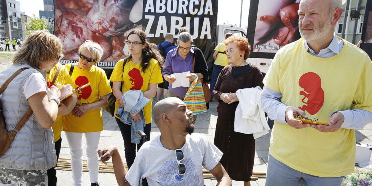 25.04.2018 Kielce Protest przeciwko aborcji pod UW / Jarosław Kubalski / Radio Kielce