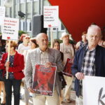 25.04.2018 Kielce. Protest pod UW przeciwko powołaniu prof. Bogdana Chazana na świętokrzyskiego konsultanta ds. ginekologii i położnictwa / Jarosław Kubalski / Radio Kielce