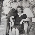 Władysława, Helena i Zofia Szymańskie po wojnie w Radziejowicach / Archiwum / Rodziny Szymańskich