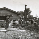 Cegielnia w Radziejowicach po wojnie. Z lewej Michał Szymański / Archiwum / Rodziny Szymańskich