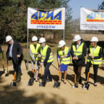 Symboliczne wbicie łopaty pod budowę oczyszczalni ścieków / Urząd Miejski w Staszowie