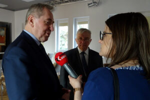 Minister Środowiska Henryk Kowalczyk spotkał się z mieszkańcami Staszowa / Emilia Sitarska / Radio Kielce