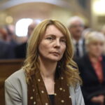 Rocznica katastrofy smoleńskiej. Na zdjęciu:  Małgorzata Pruś - dyrektorka Biura Poselskiego posła Prawa i Sprawiedliwości Krzysztofa Lipca / Marzena Mąkosa / Radio Kielce