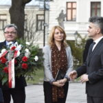 Rocznica katastrofy smoleńskiej. Na zdjęciu: Małgorzata Pruś - dyrektor Biura Poselskiego Krzysztofa Lipca, posła PiS i Krzysztof Słoń - senator RP  / Marzena Mąkosa / Radio Kielce