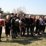 8. rocznica katastrofy smoleńskiej. Na kieleckiej Grabinie odbyły się miejskie uroczystości upamiętniające ofiary tej tragedii / Marzena Mąkosa / Radio Kielce