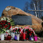 8. rocznica katastrofy smoleńskiej. Na kieleckiej Grabinie odbyły się miejskie uroczystości upamiętniające ofiary tej tragedii / Marzena Mąkosa / Radio Kielce