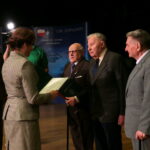 Wręczenie aktów mianowania na wyższe stopnie wojskowe oraz wręczenie medali „Za zasługi dla Obronności Kraju” dla weteranów walk z II wojny światowej. Odznaczenia otrzymują: ppłk Zenon Markiewicz ps. "pisarczyk", kpt Bogdan Eubich ps. "matros", ppor Waldemar Mazurek ps. "waldek" / Marzena Mąkosa / Radio Kielce