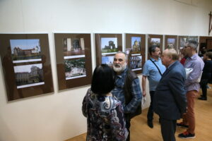 Otwarcie wystawy fotografii "Kresy cz.II - Kresy Wschodnie" / Marzena Mąkosa / Radio Kielce