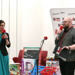 Najpiękniejsze Marzanny. Na zdjęciu: Magdalena Sitek - Radio Kielce i Przemysław Krystian - Muzeum Zabawek i Zabawy w Kielcach  / Marzena Mąkosa / Radio Kielce