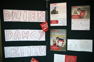 Akcja rejestracji potencjalnych dawców szpiku kostnego i Tydzień Promocji Zdrowia w IV LO / Marzena Mąkosa / Radio Kielce